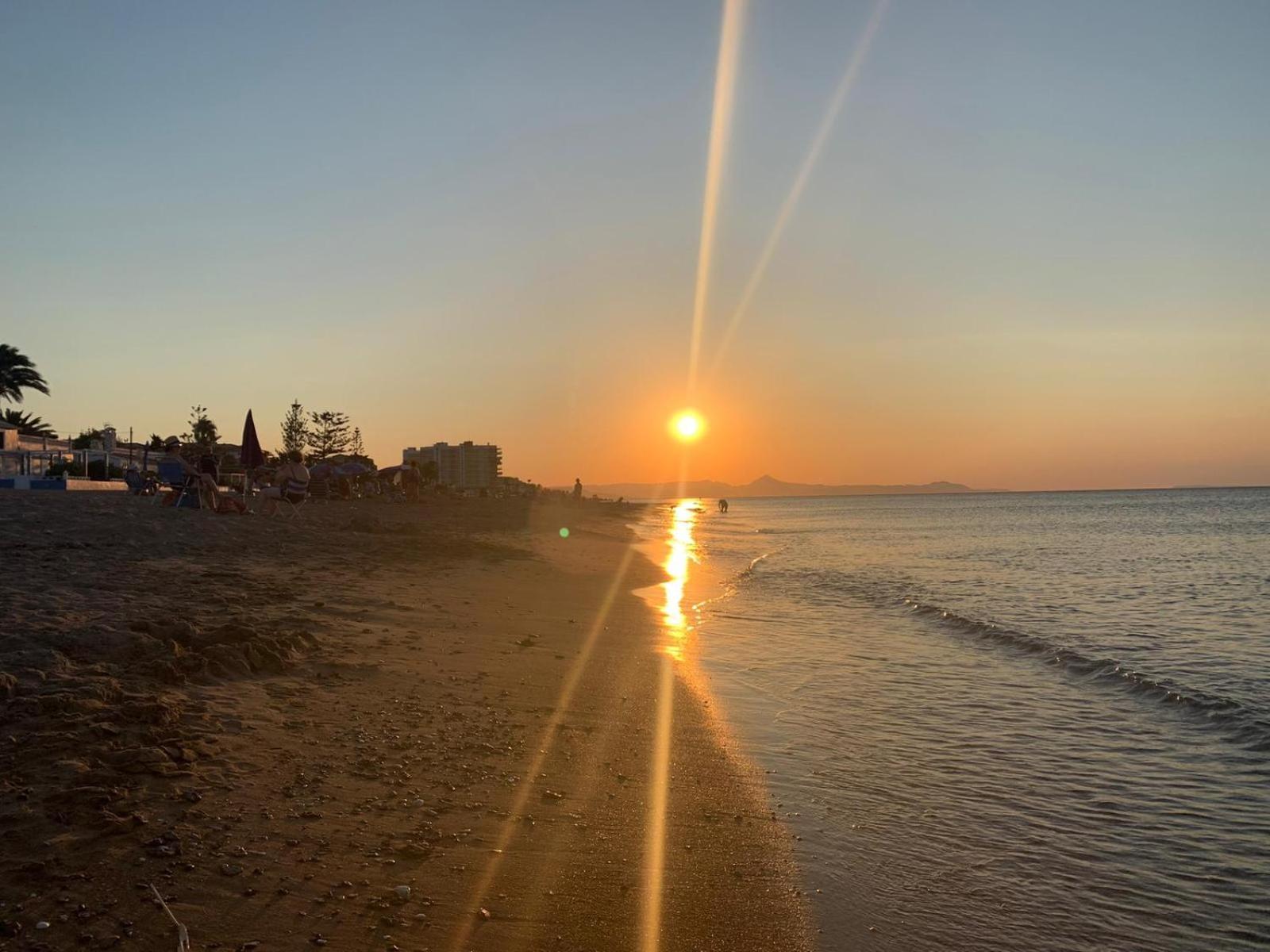 Holiday Beach Дения Екстериор снимка