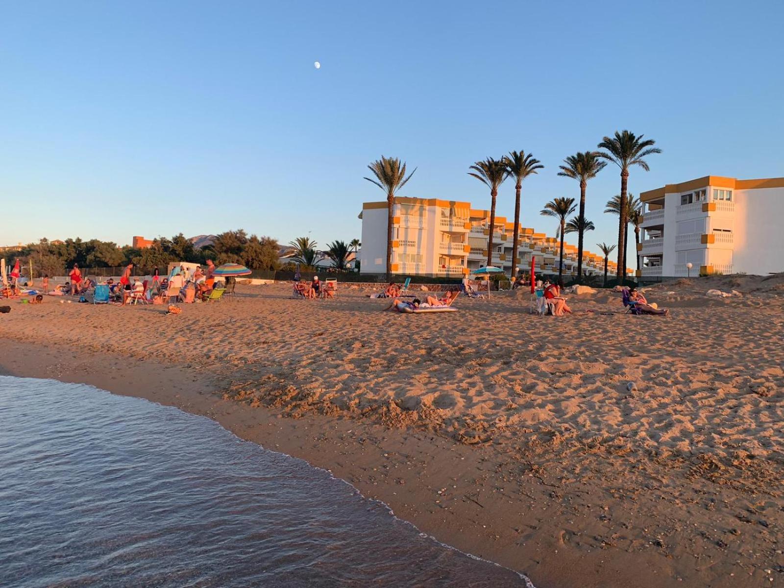 Holiday Beach Дения Екстериор снимка